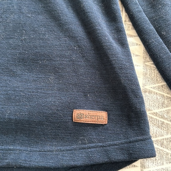 Woman’s Sherpa sweatshirt, size medium - Picture 3 of 4